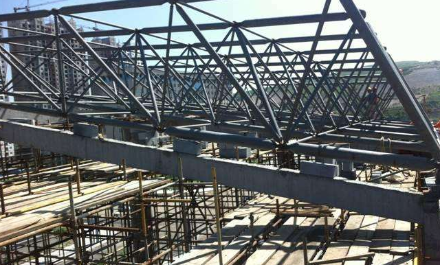 周口简述网架公司的黑色压型钢板的吊装步履