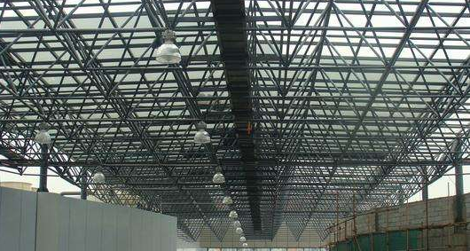 周口听网架公司的名目师阐述其网架的季节个性